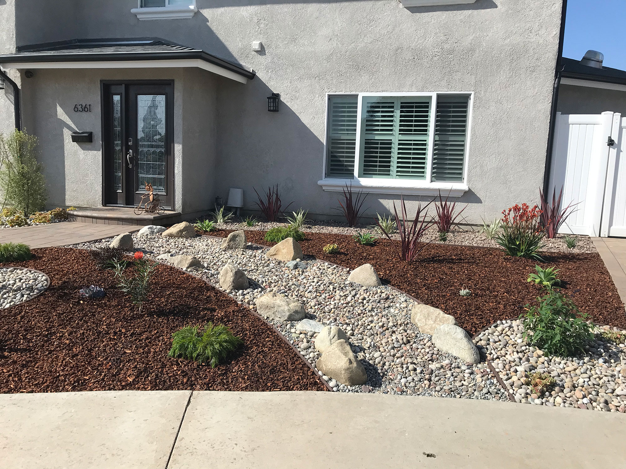 rocky-andscape-front-yard